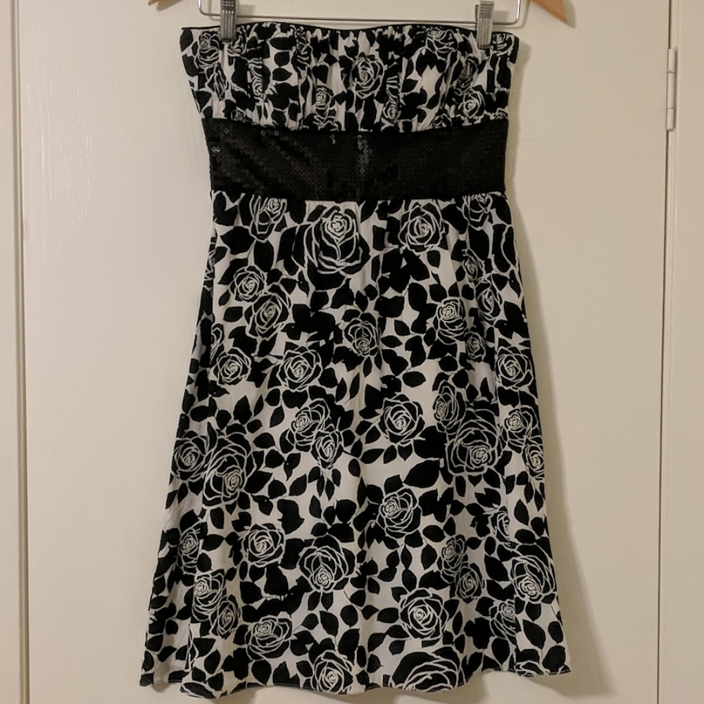 White House Black Market sleeveless cocktail dress